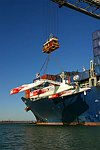 Ellen Macarthur and Trimaran B&Q � Asia Tour 2006 � Loading of B&Q onto the CMA-CGM container ship BIZET<br>Southampton (uk), the 9th of february 2006