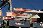 Ellen Macarthur and Trimaran B&Q � Asia Tour 2006 � Loading of B&Q onto the CMA-CGM container ship BIZET<br>Southampton (uk), the 9th of february 2006